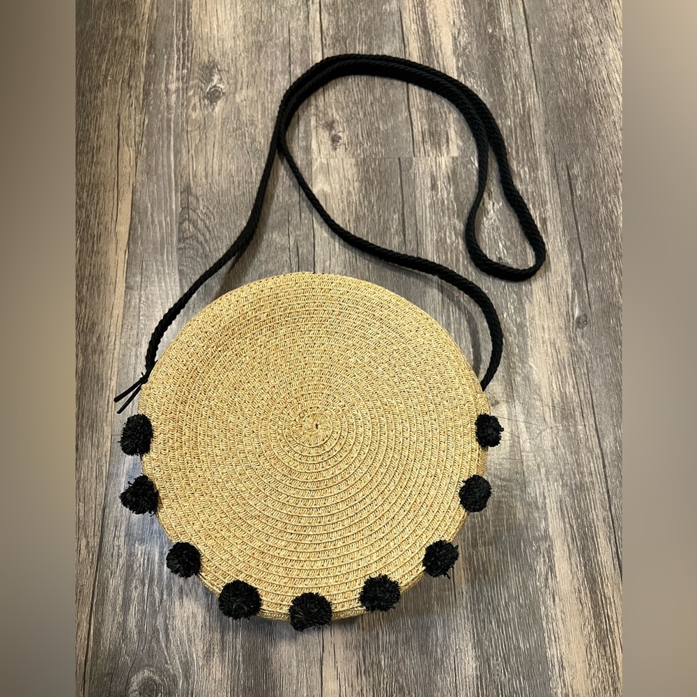 Stella & Dot Boho Straw Round Crossbody Bag Pom Poms Braided Beach Vacation Bag